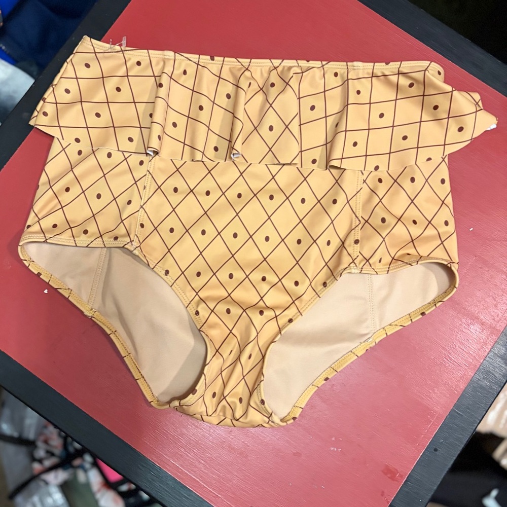 NWOT High-Waist Bikini Bottoms Yellow with Geometric design and ruffles Medium